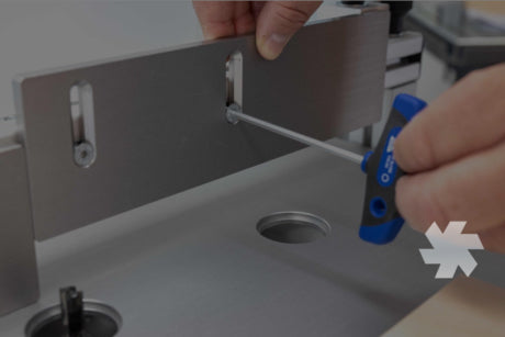 Milling a groove in wood with the router - how it works