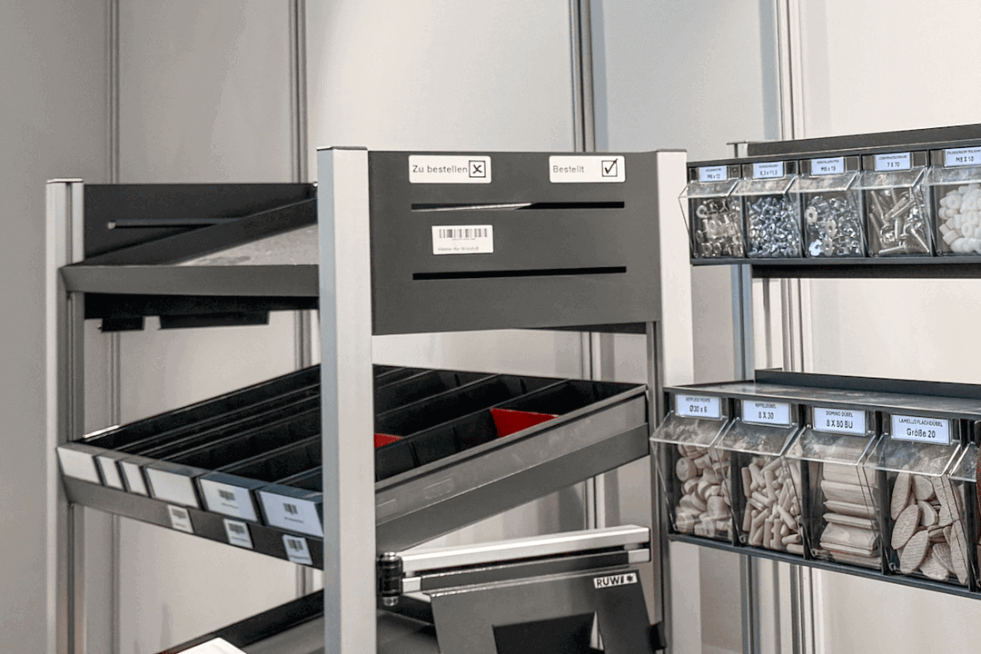 Functional side / connecting element