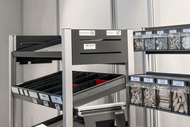 Functional side / connecting element