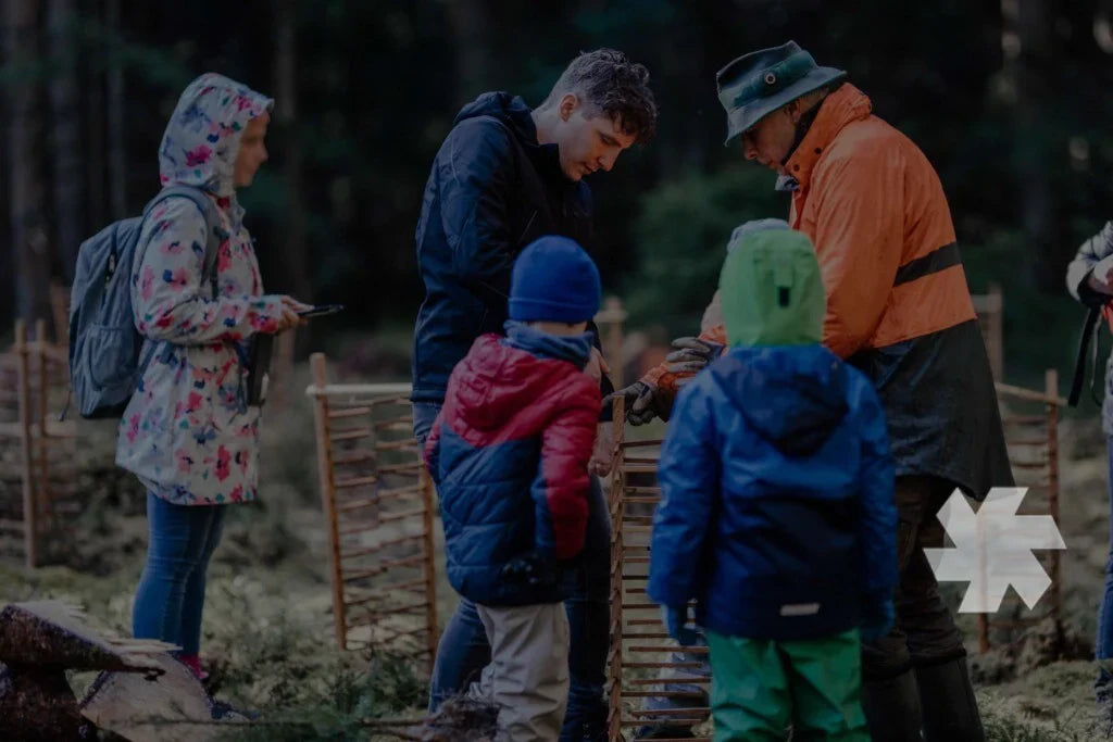 Action de plantation d'arbres avec le jardin d'enfants