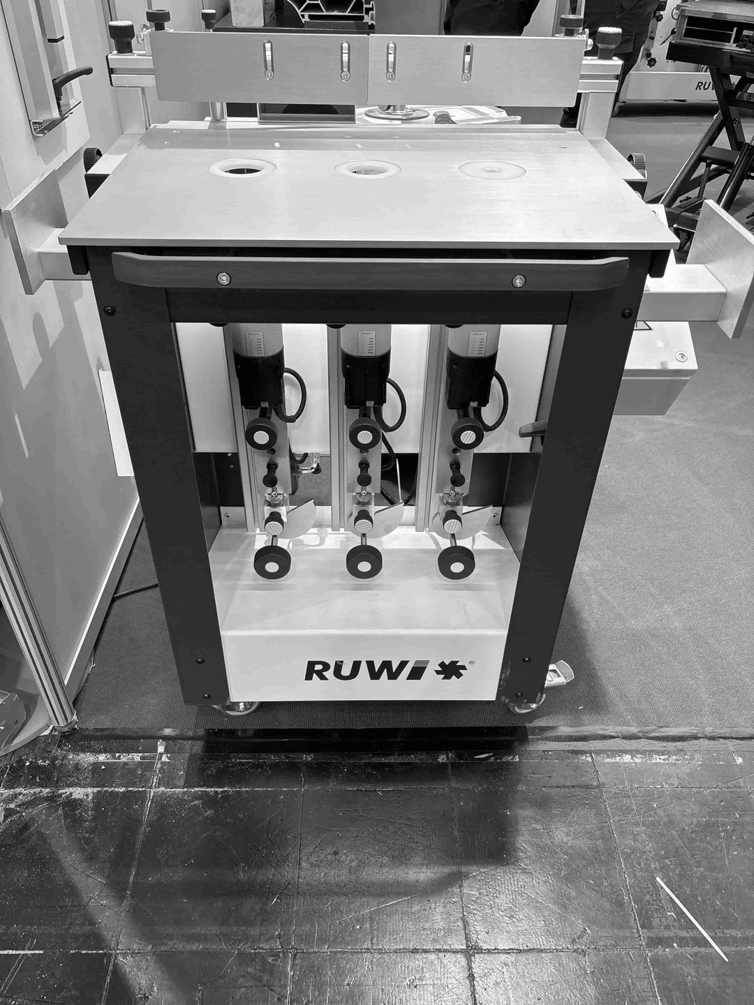 Machine de démonstration du salon LIGNA 2025 : Table de fraisage RUWI Performance