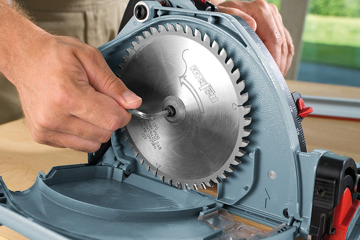 Mafell Sägeblatt 162 mm beim Wechsel an der Tauchsäge MT 55