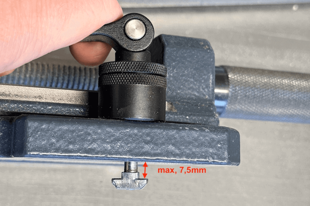 Maskinskruestik med hurtigudløser til not