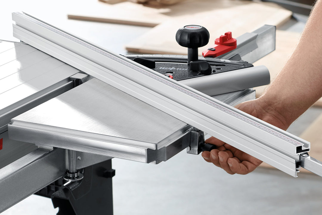 Règle de butée de 1 000 mm de long, avec volet de coupe – en cours d'utilisation