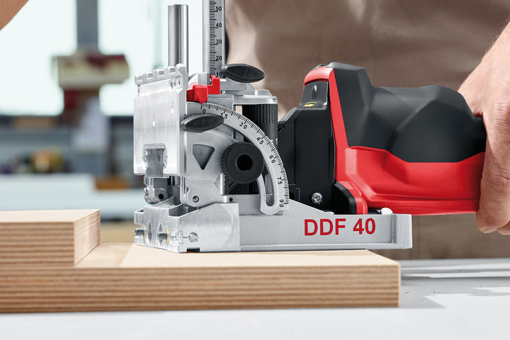 Mafell DuoDübler DDF 40: Der DDF 40 verfügt über eine flache Bauform mit ebener Grundplatte