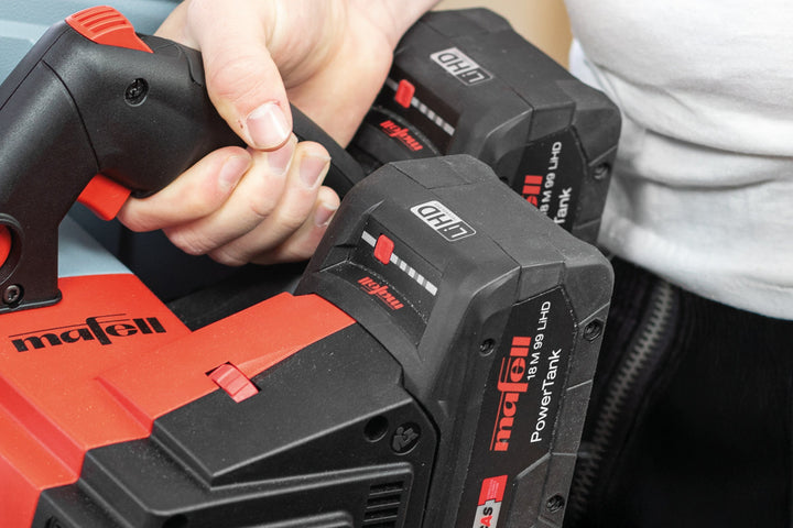 Mafell Akku-Handkreissäge K 105-18: Mit 2 CAS-Akkus für äußergewöhnliche Power, Unabhängigkeit und dank dem CAS-Akku-System steht einem flexiblen Einsatz anderer…