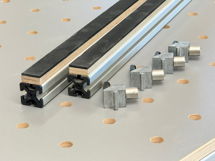 RUWI Hubtisch Basic mit 2 Seiten-Spannprofilen – Messetisch mit feinen Gebrauchsspuren