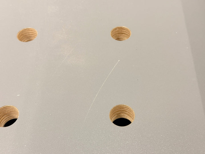 RUWI Hubtisch Basic mit 2 Seiten-Spannprofilen – Messetisch mit feinen Gebrauchsspuren