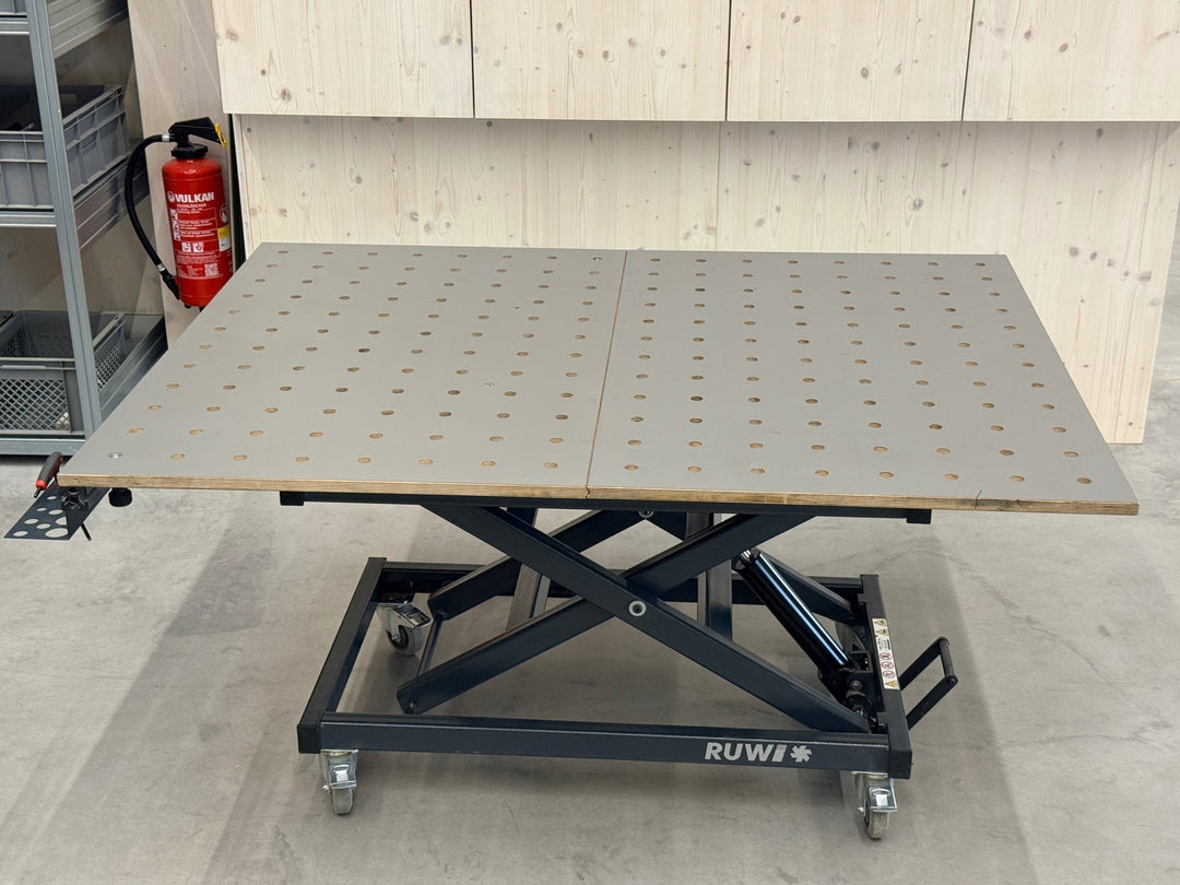 RUWI Hubtisch Premium – Produktionstisch mit starken Gebrauchsspuren