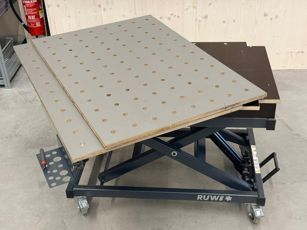 RUWI Hubtisch Premium – Produktionstisch mit starken Gebrauchsspuren