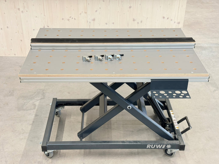RUWI Hubtisch Premium – Produktionstisch mit starken Gebrauchsspuren