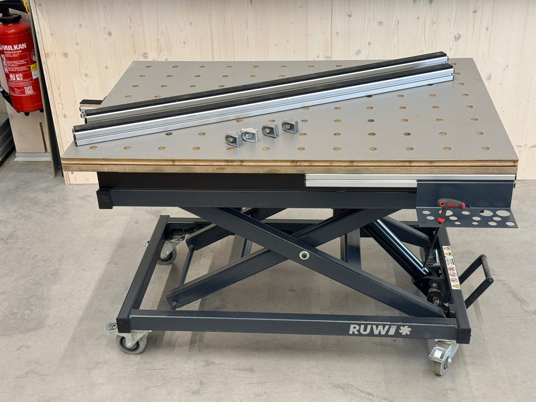RUWI Hubtisch Premium – Produktionstisch mit starken Gebrauchsspuren