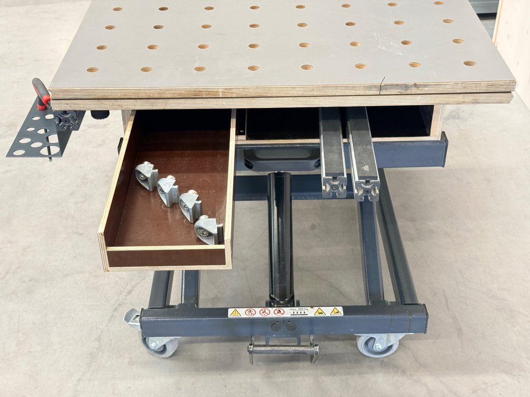 RUWI Hubtisch Premium – Produktionstisch mit starken Gebrauchsspuren