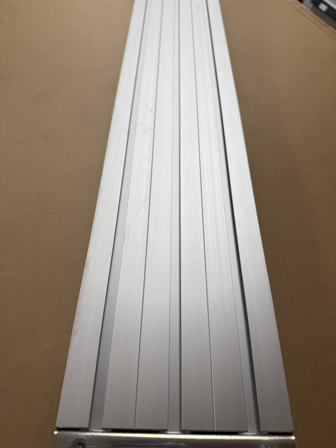 Long table extension for mounting rail
