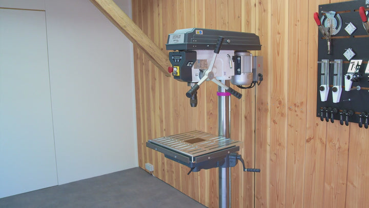 Machine vice with quick-release clamp for groove