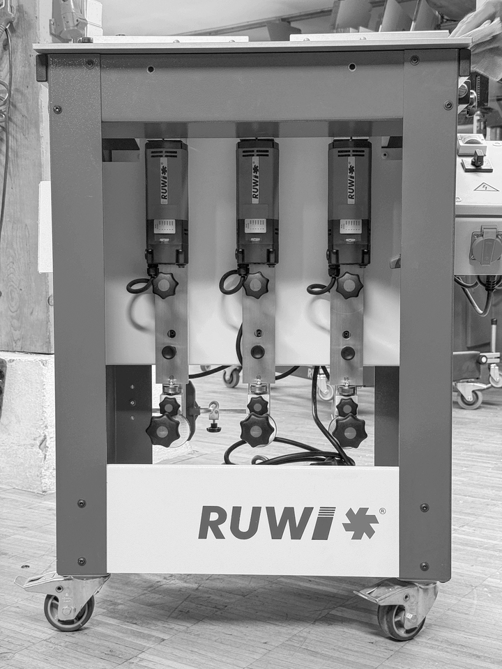 Machine d'exposition : Table de fraisage RUWI Classic, accessoires inclus